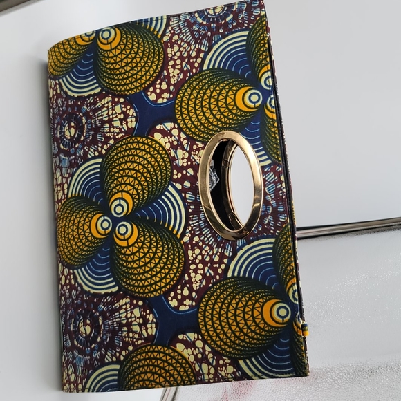 Clutch - Picture 3 of 3